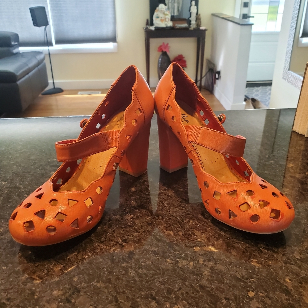 Orange pump - Picture 8 of 11